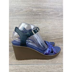 Crocs Leigh II Women’s Sz 9 Blue Graphic Ankle Strap 3” Wedge Sandals 202516